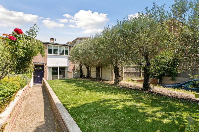Cambridge Road, TW1 2HN