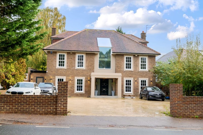 Hendon Lane, NW3 4PA