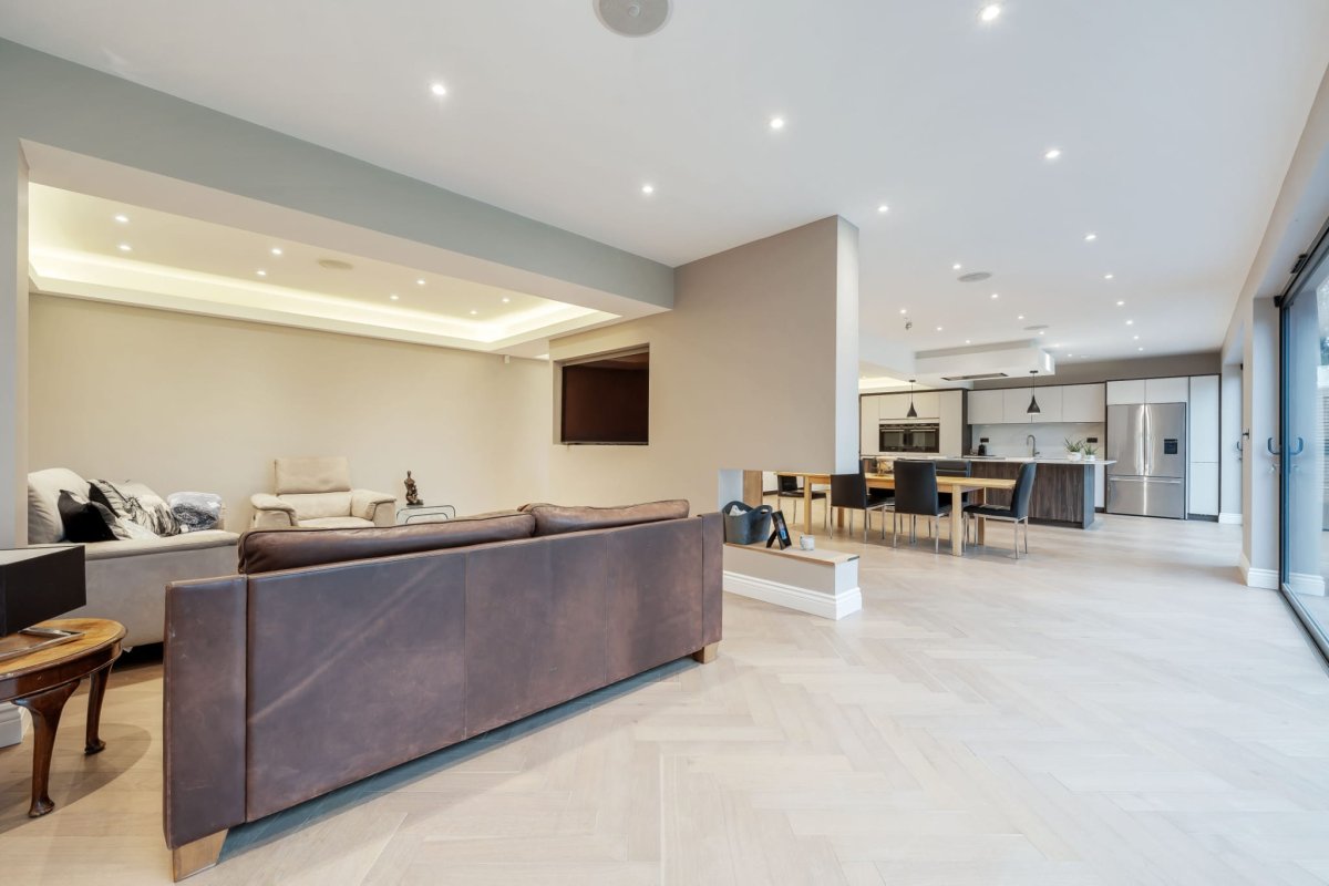 Hendon Lane, NW3 4PA