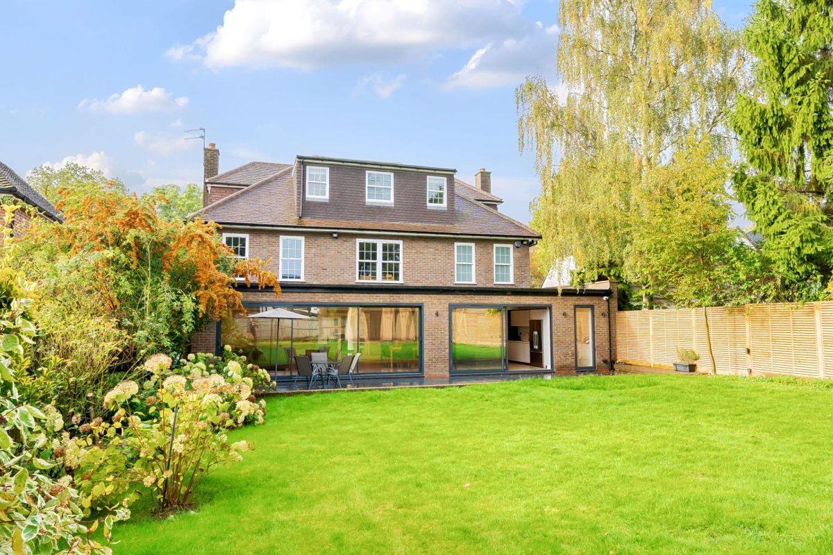 Hendon Lane, NW3 4PA