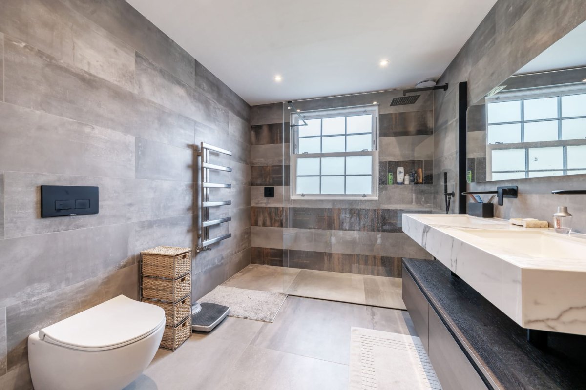 Hendon Lane, NW3 4PA
