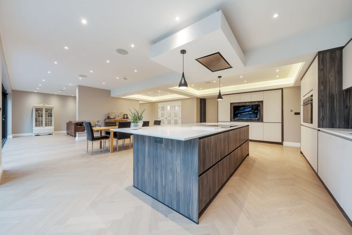 Hendon Lane, NW3 4PA
