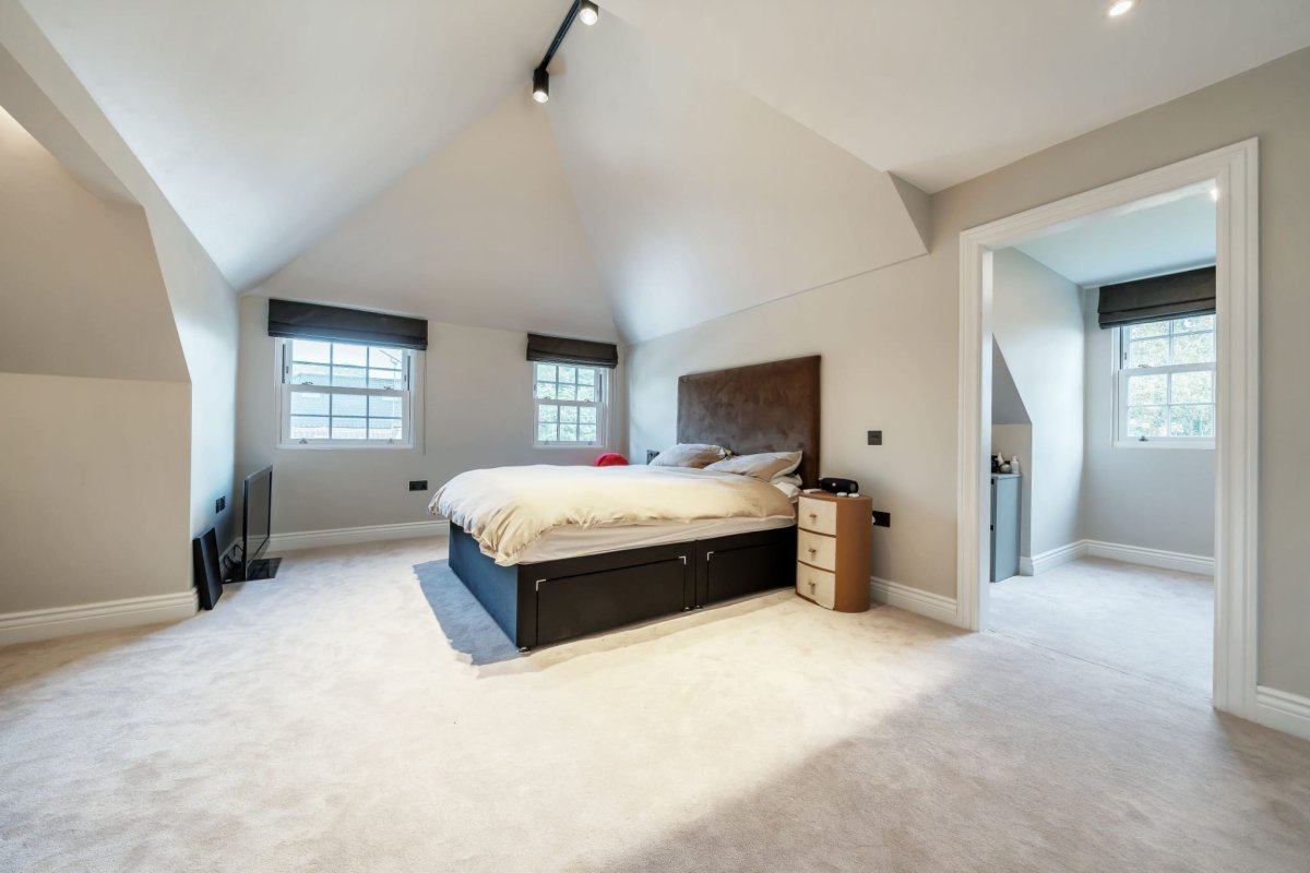Hendon Lane, NW3 4PA